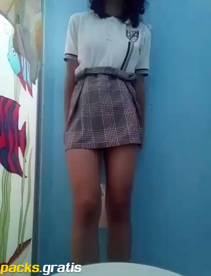 Colegiala de piel canela + vídeo Desnuda 1