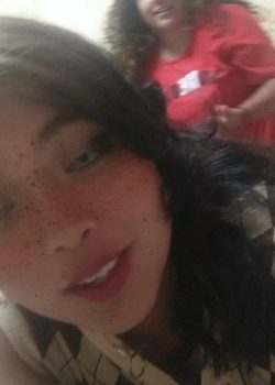 Morras traviesas mostrando las nalgas 6