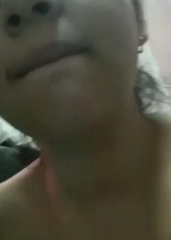 Colegiala caliente de conchita peluda 3