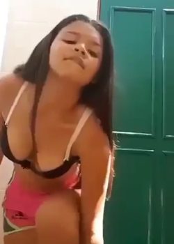 Morrita calentona muestra todo su rico cuerpo 7