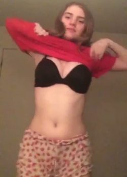 Deliciosa teen de conchita depilada 3