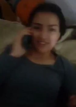 Ahorita voy mamá que me están cogiendo 3