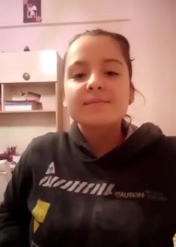Minita chichona muy calentona 2