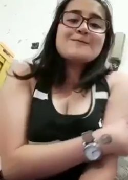 Nena nerd de tetas pequeñas+ Vídeo Imperdible 5