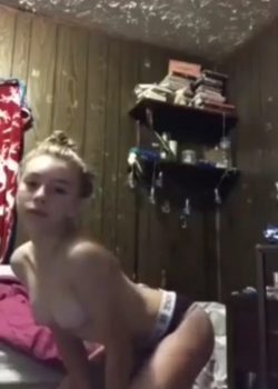 Chavita Rubia De Tetas Pequeñas 3