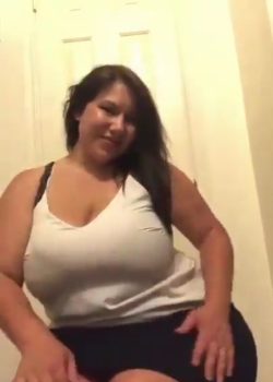 Gordita Chichona Mostrando Sus Atributos 5