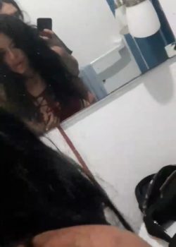 Morrita morrena se deja coger y grabar en el baño 10