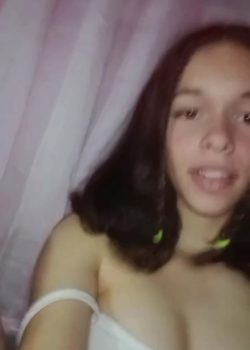 Blanquita Pendeja Dándose Amor A Su Cuerpo 6