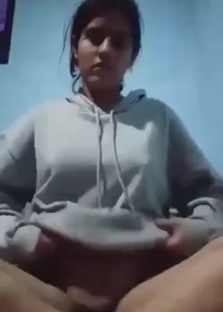 Chava se dedea duro en varias poses 7