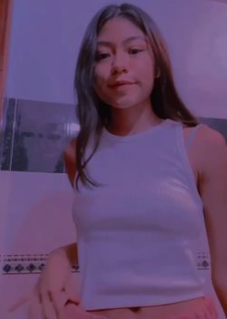 Turrita de tetas pequeñas muy deliciosa 3