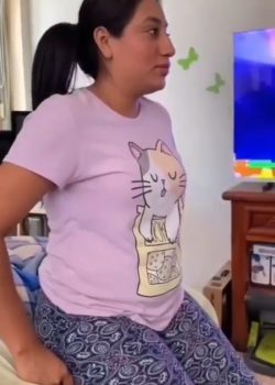 Me chupa la verga mientras estoy jugando 4