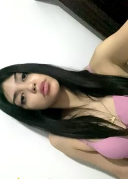 Pequeñas tetas pero enorme culo 3
