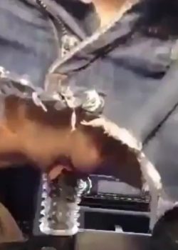 Se masturba en el auto sin pena 7