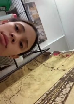 Se va al baño a darse una tocada 7