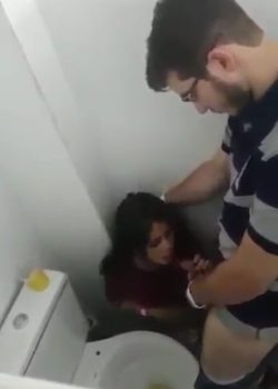 Pillados y grabados en el baño 3