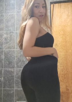 Pack casero de rubia desnuda en el baño 2