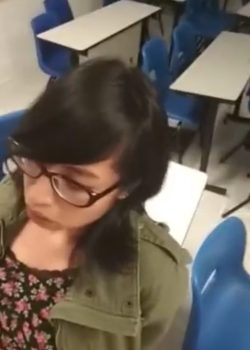 Pendeja Se Queda De Última En El Aula 7