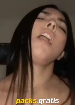 La tiene apretadita y gime muy rico 2