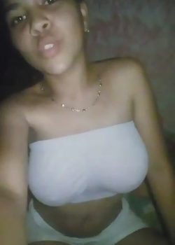 Colombianita Tetona + Vídeo Tocandose 2