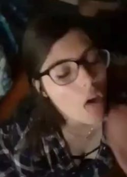 Minita De Lentes Se La Traga Toda 5
