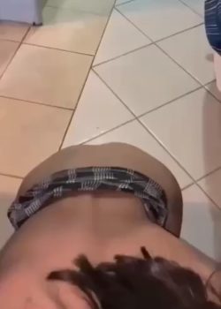 Estudiante Mamando De Rodillas 7