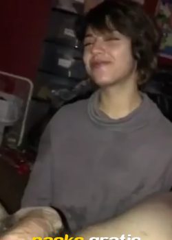 Morra De cabello corto se traga toda la lechita 2