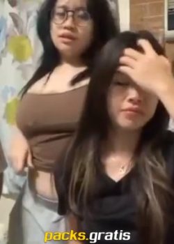 Todas muestran las tetas, es para una tarea dicen. 7