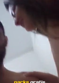 Flaquita dando el culito 2