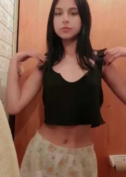 Deliciosa Flaquita Se Desnuda Completica 7
