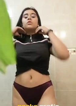 Mina Chichona Se Graba Dándose Dedo Hasta El Fondo 5