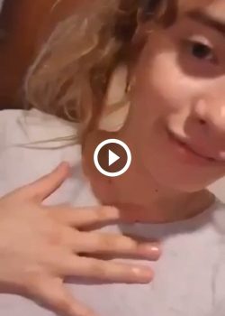 Morrita Rubia Juega Con Su Rico Cuerpo 3