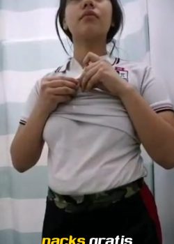 Colegiala Espiada En El Probador + 5 Videos 7