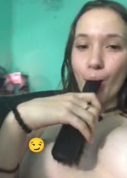 Con ese mismo peine se masturba rico 4