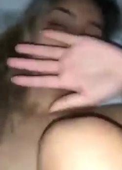 Se deja grabar dando el chiquito 2