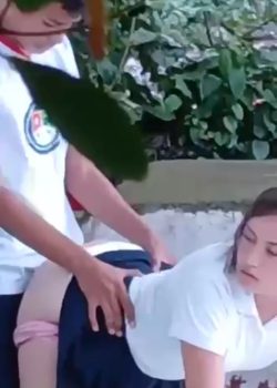 Colegiala pillada cogiendo en las tumbas 4
