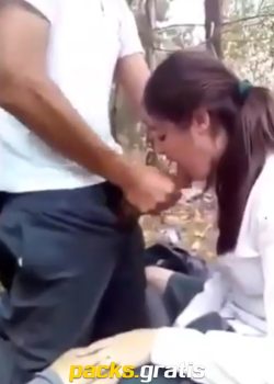 Colegiala Pendejita Tragando Leche De Su Compañero 12